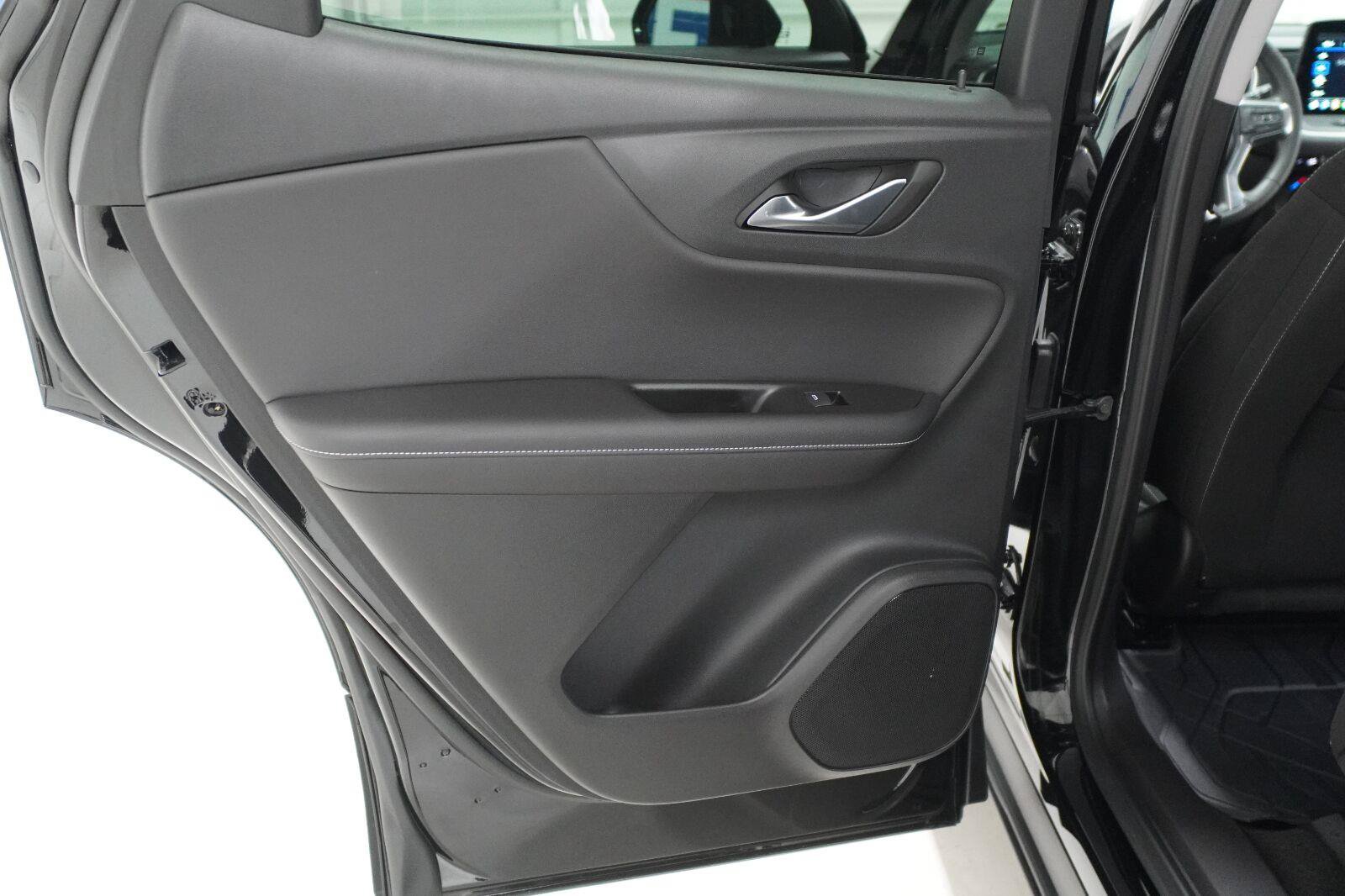 Used 2024 Chevrolet Blazer LT w/ Convenience Package FWD image 10