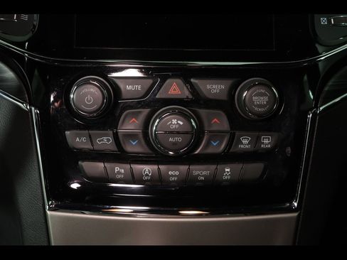 Used 2020 Jeep Grand Cherokee Limited image 22