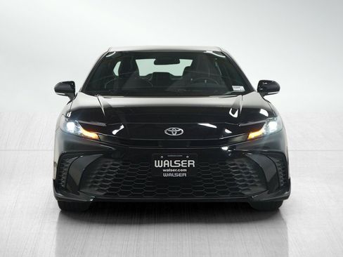 Used 2025 Toyota Camry SE image 8