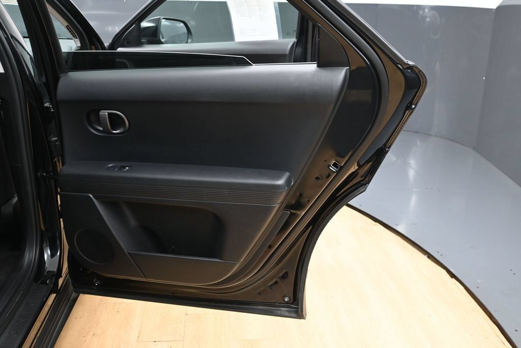 Used 2025 Hyundai Ioniq 5 SE RWD image 32