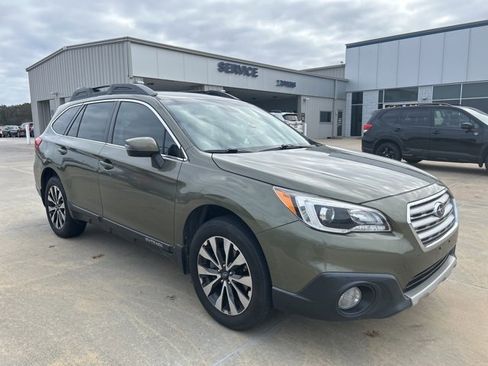 Used 2017 Subaru Outback 2.5i Limited image 2