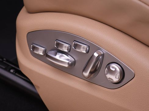Used 2026 Porsche Macan AWD/4WD image 23