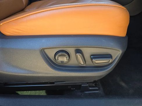 Used 2019 Toyota Avalon Limited image 53