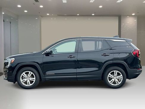 Used 2024 GMC Terrain SLE AWD/4WD image 2