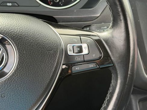 Used 2018 Volkswagen Tiguan SE image 16