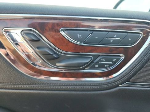 Used 2019 Lincoln Continental Reserve FWD image 22
