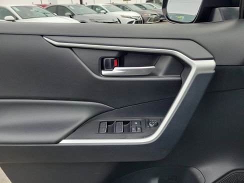 Used 2025 Toyota RAV4 XLE image 17