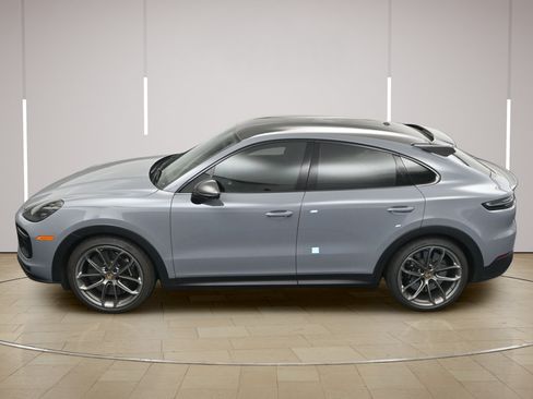 Certified 2022 Porsche Cayenne Turbo GT AWD/4WD image 34