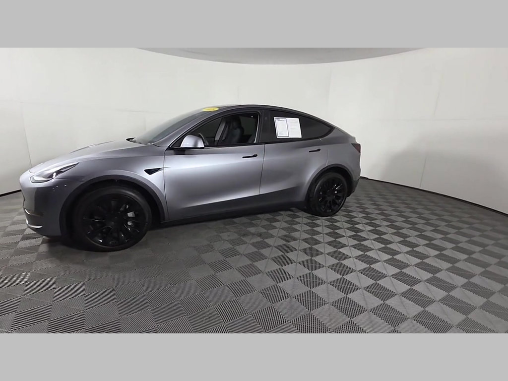 Used 2025 Tesla Model Y Long Range AWD/4WD image 41