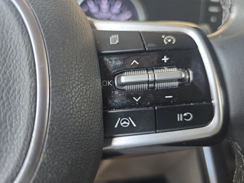 Used 2022 Kia Carnival LX FWD image 19