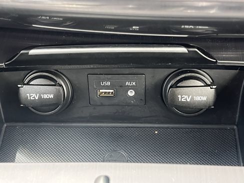 Used 2018 Genesis G80 3.8 AWD/4WD image 22