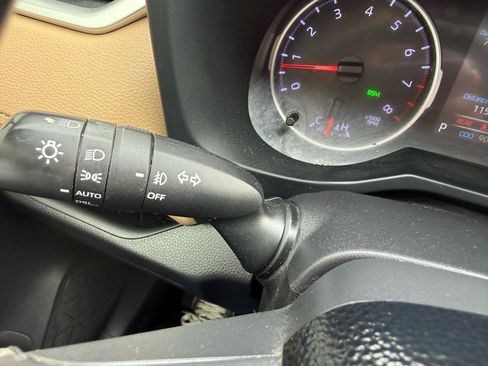 Used 2019 Toyota RAV4 XLE Premium FWD image 29