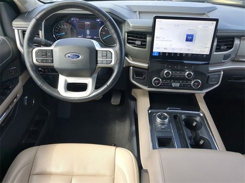 Used 2024 Ford Expedition Max XLT image 17