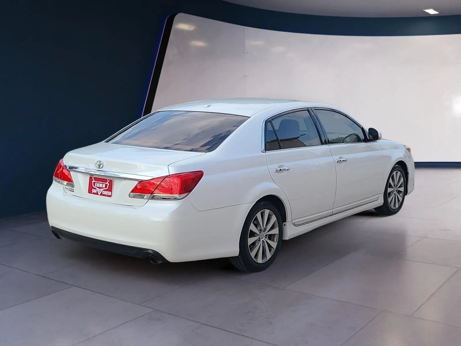 Used 2011 Toyota Avalon Limited FWD image 5
