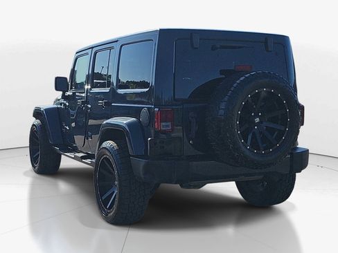 Used 2017 Jeep Wrangler Unlimited Sahara w/ Connectivity Group AWD/4WD image 5