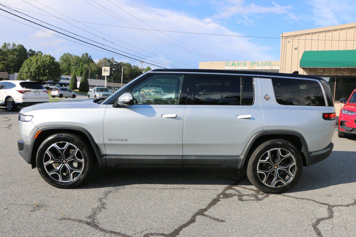 Used 2025 Rivian R1S Adventure Dual AWD/4WD image 2