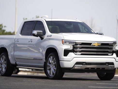 New 2026 Chevrolet Silverado 1500 High Country w/ High Country Premium Package AWD/4WD image 46