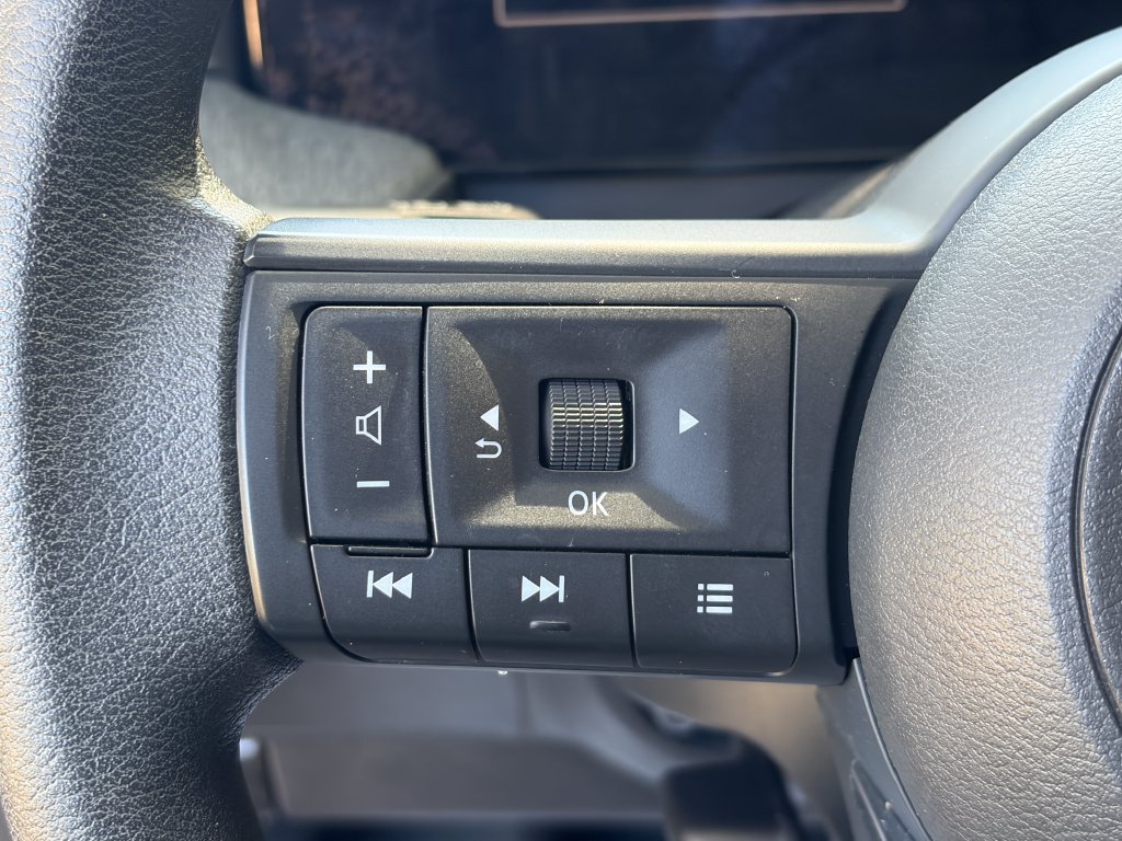 Used 2025 Nissan Kicks SV FWD image 16