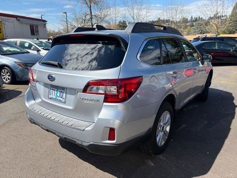 Used 2017 Subaru Outback 2.5i Premium image 3