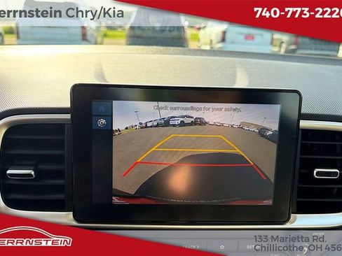 Used 2024 Hyundai Venue SEL FWD image 15