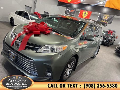 Used 2019 Toyota Sienna XLE image 2