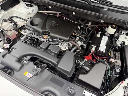 Used 2022 Toyota RAV4 LE FWD image 32