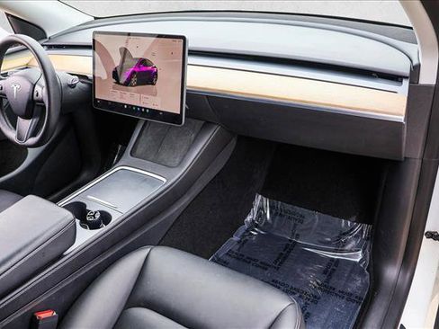 Used 2022 Tesla Model Y Long Range image 30