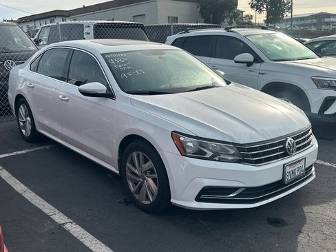 Used 2018 Volkswagen Passat 2.0T SE image 2