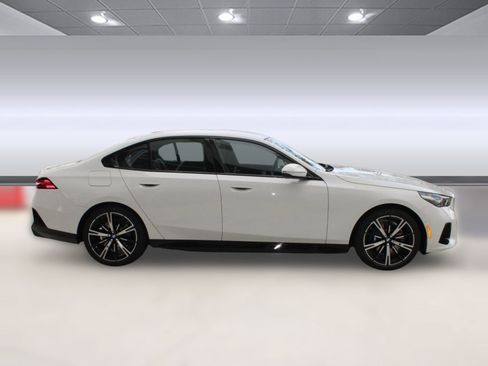 New 2026 BMW 530i w/ M Sport Package RWD image 8