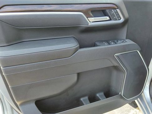Used 2025 GMC Sierra 1500 SLT AWD/4WD image 16