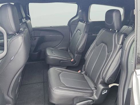 New 2026 Chrysler Pacifica Select image 16