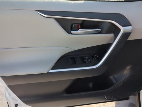 Used 2019 Toyota RAV4 XLE w/ Convenience Package AWD/4WD image 10