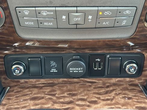 Used 2020 Nissan Armada Platinum w/ Captain's Chairs Package image 39