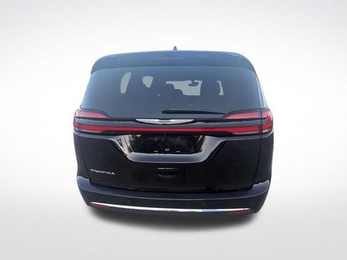 Used 2025 Chrysler Pacifica Select FWD image 5