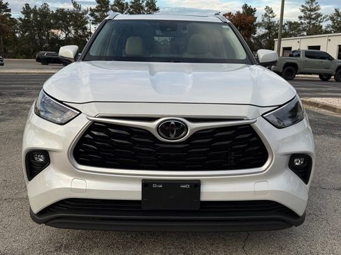 Used 2023 Toyota Highlander XLE image 2