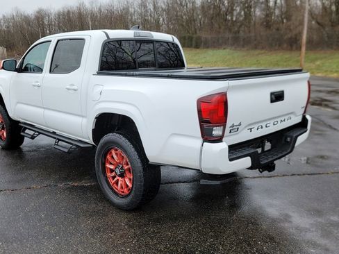 Used 2020 Toyota Tacoma SR image 9