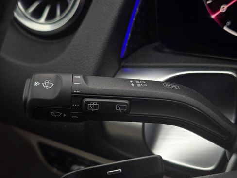 Used 2025 Mercedes-Benz GLB 250 4MATIC image 42