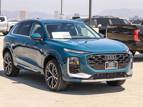 New 2026 Audi Q3 quattro 2.0T AWD/4WD image 3