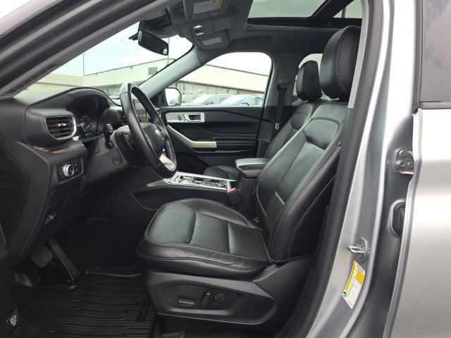 Used 2021 Ford Explorer Limited w/ Equipment Group 301A AWD/4WD image 14