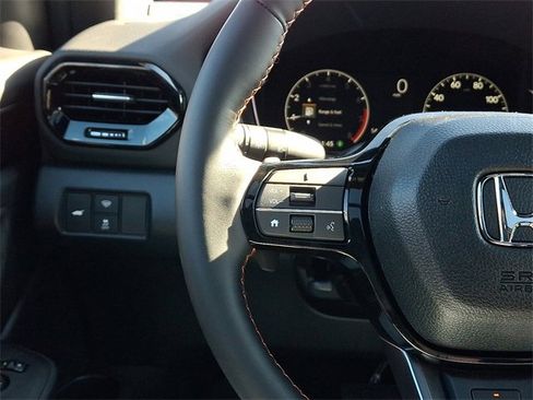 Certified 2025 Honda Pilot TrailSport image 21