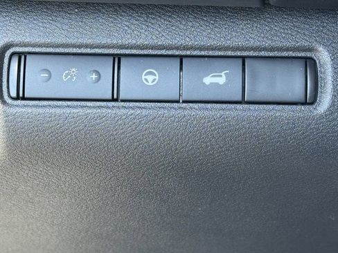 Used 2024 Nissan Pathfinder SL AWD/4WD image 15