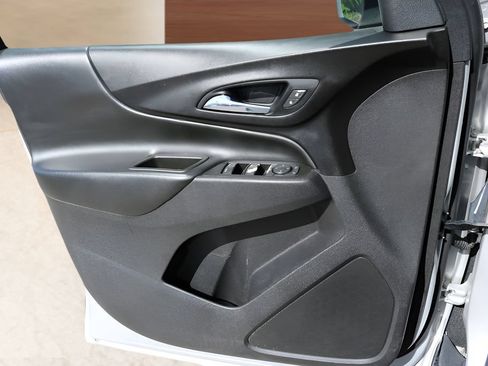 Used 2021 Chevrolet Equinox LT FWD image 11
