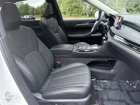 Certified 2025 INFINITI QX60 Luxe w/ Vision Package image 22