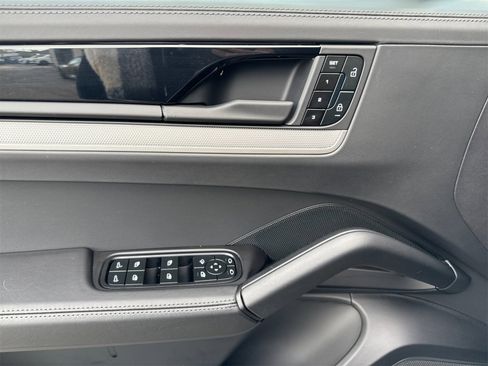 Used 2025 Porsche Cayenne image 12