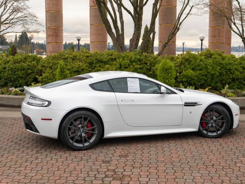 Used 2015 Aston Martin V8 Vantage GT image 42