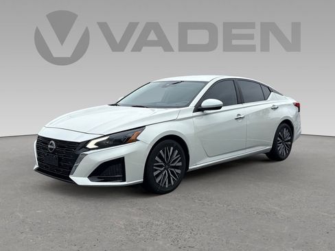 Used 2023 Nissan Altima 2.5 SV FWD image 19