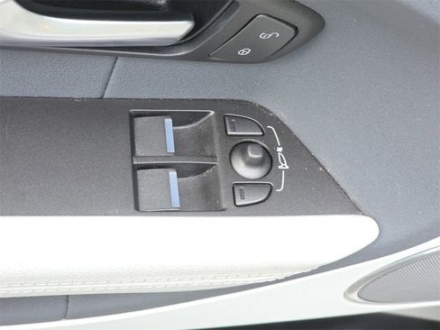 Used 2015 Land Rover Range Rover Evoque Pure Plus image 32