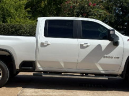 Used 2025 Chevrolet Silverado 2500 LT w/ Safety Package AWD/4WD image 5