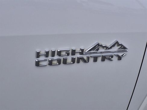 Used 2023 Chevrolet Traverse High Country image 10
