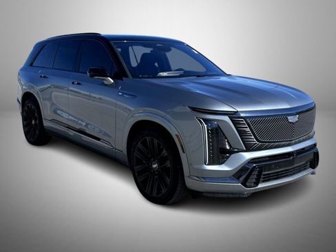 Certified 2026 Cadillac Vistiq Platinum AWD/4WD image 3